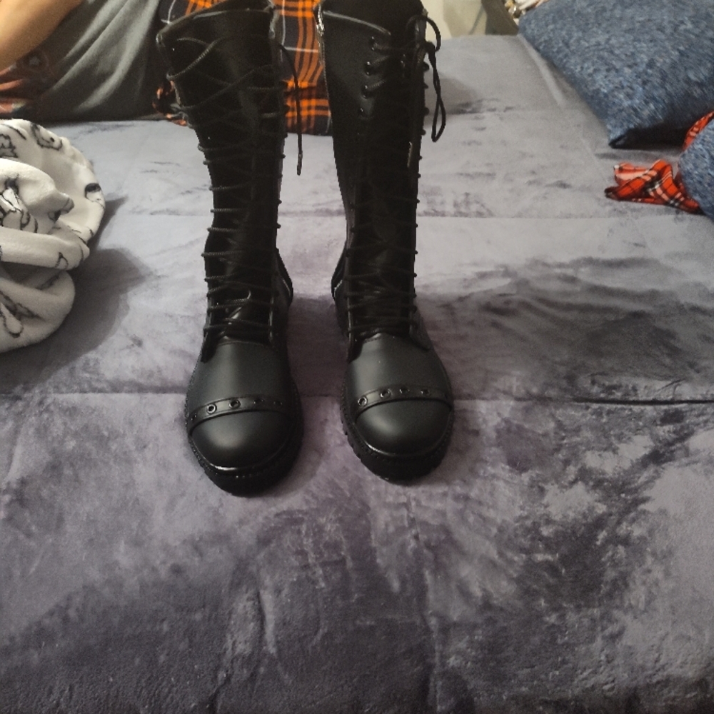 Black Women's Lace-Up Boots